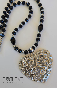 Collar corazón con cristales en internet