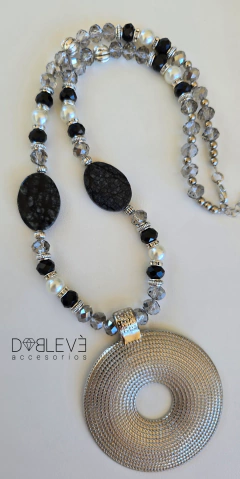 Collar medallón con piedras naturales en internet