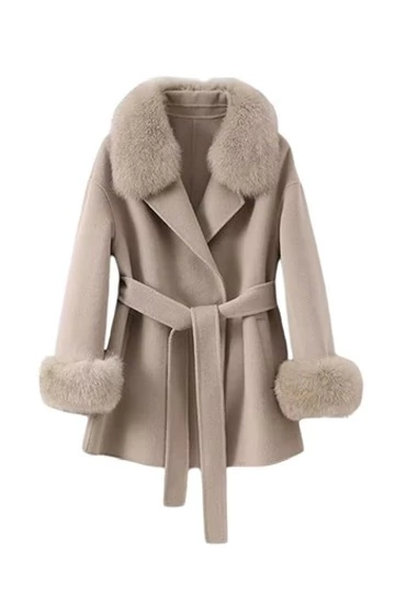 Sobretudo Curto Liso com Pele Cappuccino - comprar online