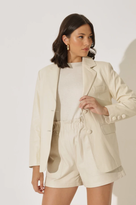 Short em Couro Off White - comprar online