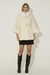 Casaco Capa com Cinto e Aplicação em Pele Off White - comprar online