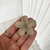 Presilha flor detalhada