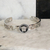 Bracelete prateado com leão central
