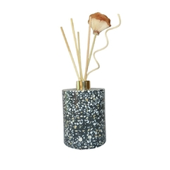 Difusor de Aromas Cilíndrico em Granilite - ConcretAM - Design e funcionalidade