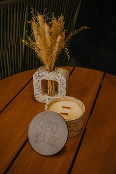 Vela Aromática Redonda 350g - ConcretAM - Design e funcionalidade