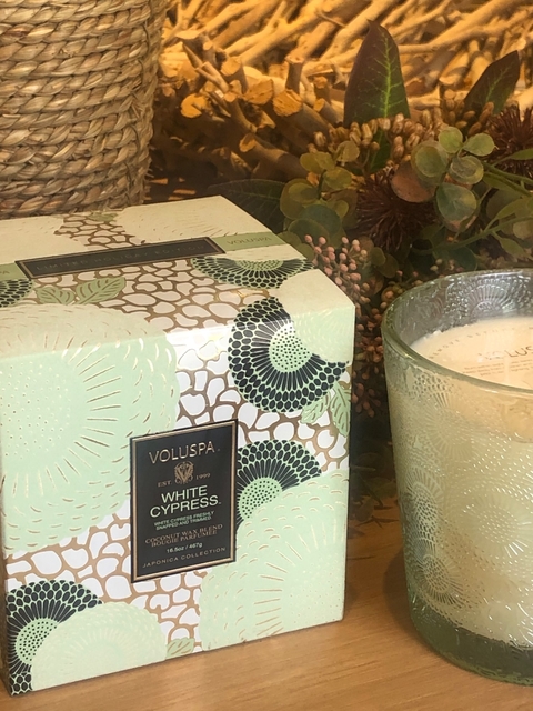 Vela vaso trabalhado 2 pavios 60h White Cypress