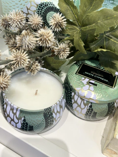 Mini vela lata 25h White Cypress - comprar online