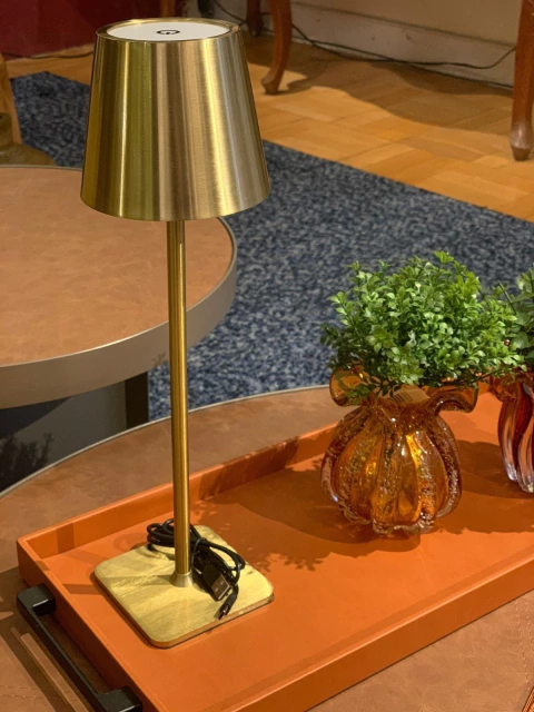 Luminária touch comprida dourada