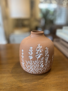 Vaso terracota flores brancas M na internet