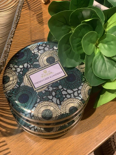 Vela lata 3 pavios 60h French Cade Lavender na internet