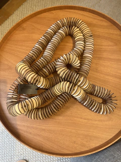 Colar de mesa discos madeira - comprar online