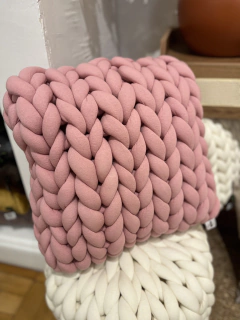 Almofada tricô rosa