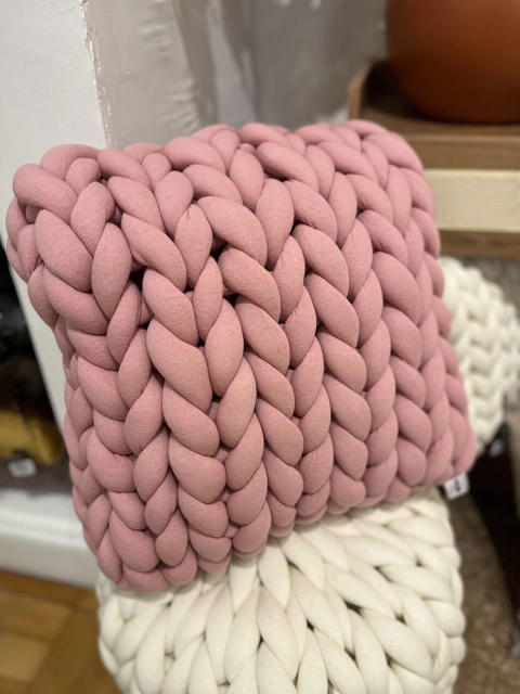 Almofada tricô rosa