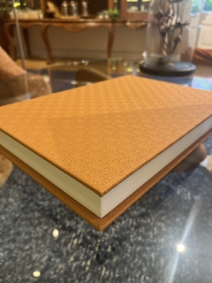 Caixa livro Caramelo GG