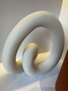 Escultura orgânica em cerâmica elo
