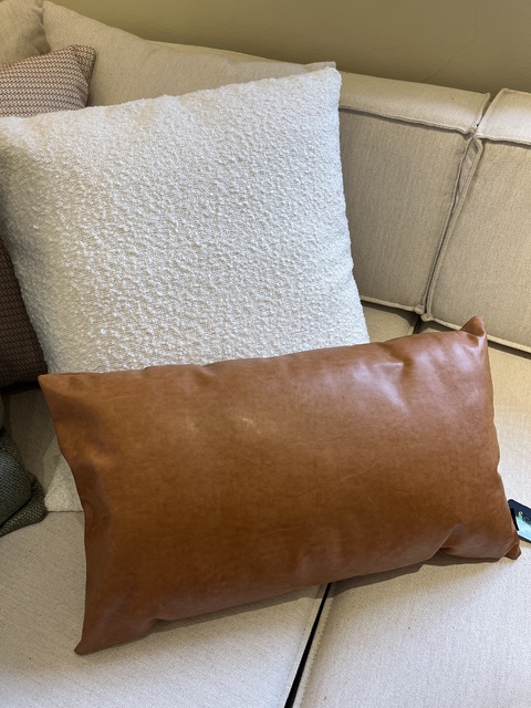 Almofada baguete courino caramelo