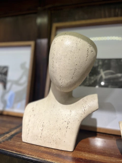 Escultura Busto Travertino G