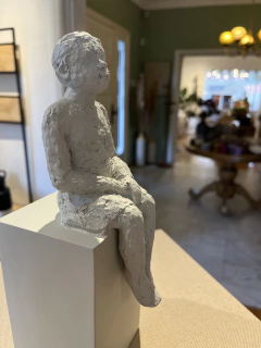 Escultura pessoa sentada - comprar online