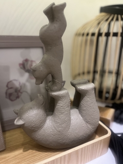 Escultura Ursos brincando - comprar online