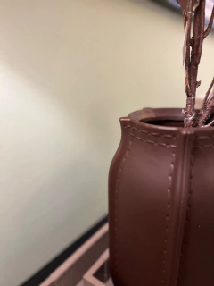 Vaso cerâmica costuras G chocolate - comprar online