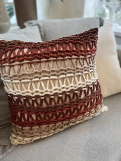 Almofada ponto terroso colorida