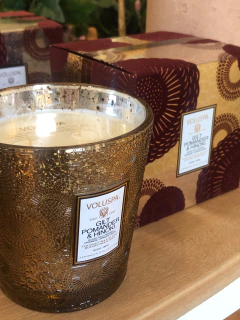 Vela vaso trabalhado 2 pavios 60h Gilt Pomander e Hinoki - comprar online