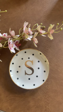 Imagem do Pratinho redondo poá iniciais