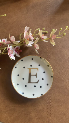 Pratinho redondo poá iniciais - loja online