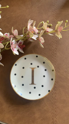 Pratinho redondo poá iniciais na internet