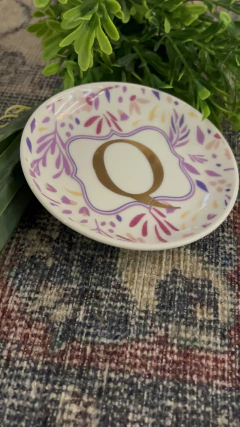Pratinho redondo iniciais lavanda - loja online