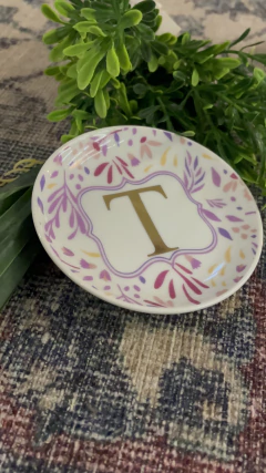 Pratinho redondo iniciais lavanda - comprar online