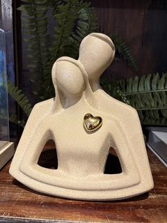 Escultura casal de frente G - comprar online