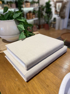 Caixa livro linho Off White M - comprar online