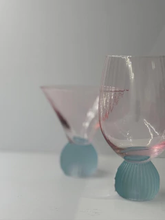 Taça rosa com base canelada azul - Studio54decora