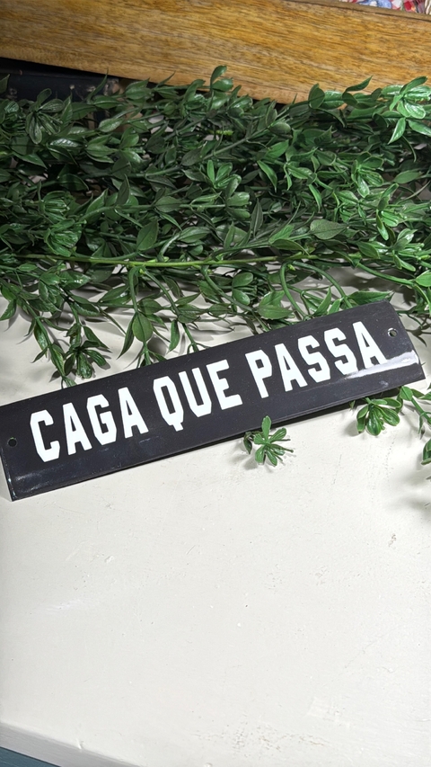 Plaquinha Caga que passa - comprar online