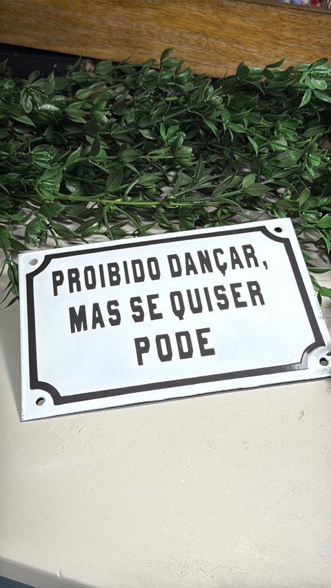 Plaquinha Proibido dançar mas se quiser pode - comprar online
