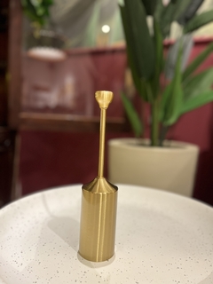 Castiçal Dourado 3 na internet