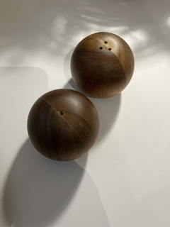 Conjunto saleiro e pimenteiro em madeira - comprar online