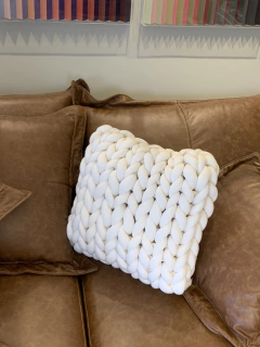 Almofada maxi tricot Off White - comprar online