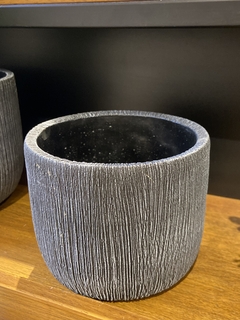 Cachepot textura preto M - comprar online