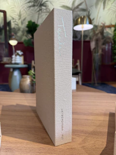 Caixa livro Tarsila G na internet