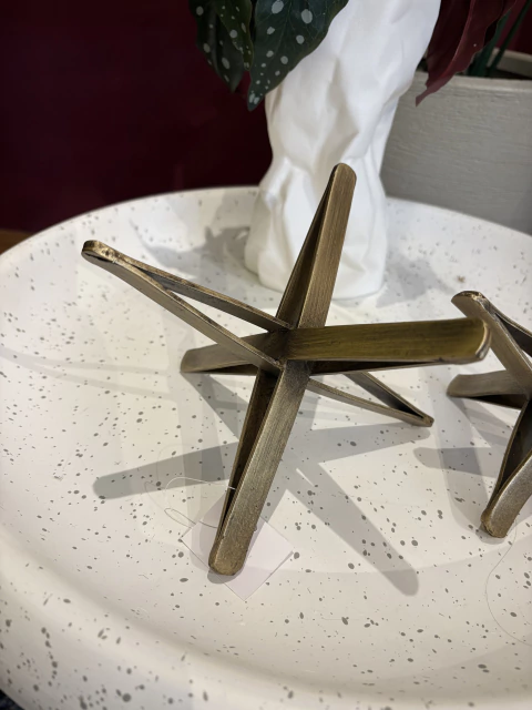 Escultura metal estrela G - comprar online