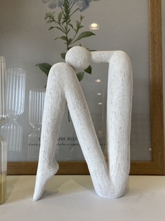 Escultura cabeça no joelho - comprar online