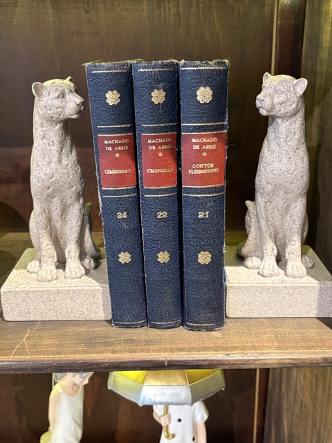 Aparador livros tigres - comprar online