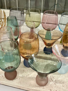 Taça verde com base canelada rosa - Studio54decora