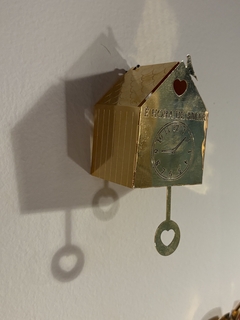 Escultura relógio na internet