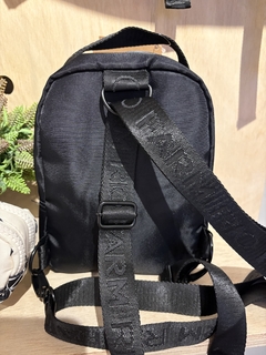 Mini mochila preta com flores - Studio54decora
