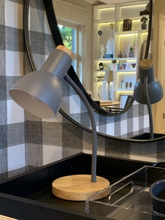 Luminária de mesa cabo articulado Cinza - comprar online