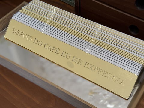 Plaquinha Me expresso ..... dourada - comprar online