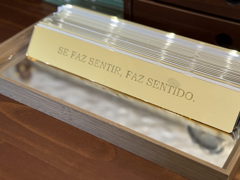 Plaquinha Se Faz Sentir..... dourada - comprar online